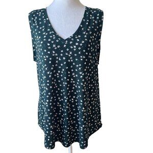 🌟 Eclipse Size L Forest Green Floral V-Neck Effortless Style & Versatility! 🌟